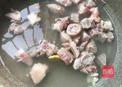 猪尾花生汤的做法图解5