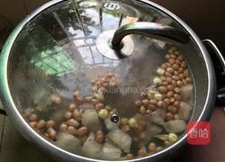 猪尾花生汤的做法图解7