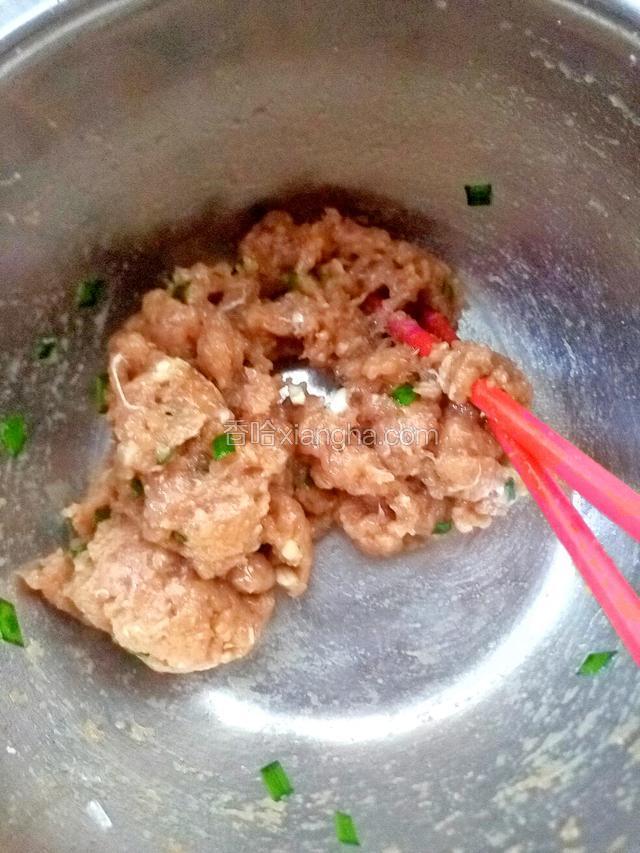 当所有东西都搅拌均匀后肉这一部分就可以了