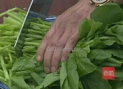 咸蛋黄炒菠菜的做法图解2