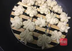Illustration of how to make butterfly steamed buns 16