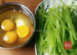 青笋炒蛋的做法图解2