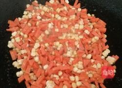 胡萝卜玉米粒炒蛋的做法图解2