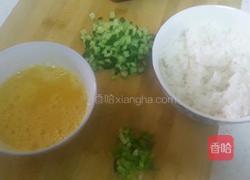 黄瓜蛋炒饭的做法图解1