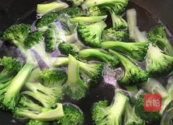 虾仁西兰花的做法图解2