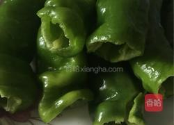 油爆辣椒塞肉的做法图解1