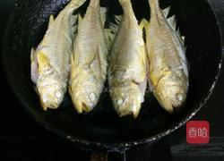 雪菜黄鱼汤的做法图解2