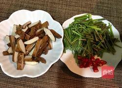 野芹菜炒香干的做法图解2