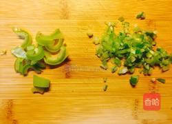 冬瓜汆香菜丸子汤的做法图解3