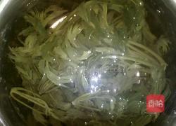 凉拌酸辣香椿的做法图解2