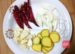 红烧面片黄辣丁的做法图解1