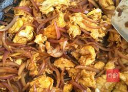 酱爆圆葱鸡蛋的做法图解11