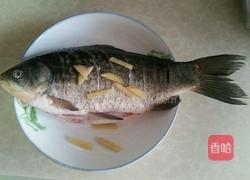酱焖鲫鱼的做法图解1