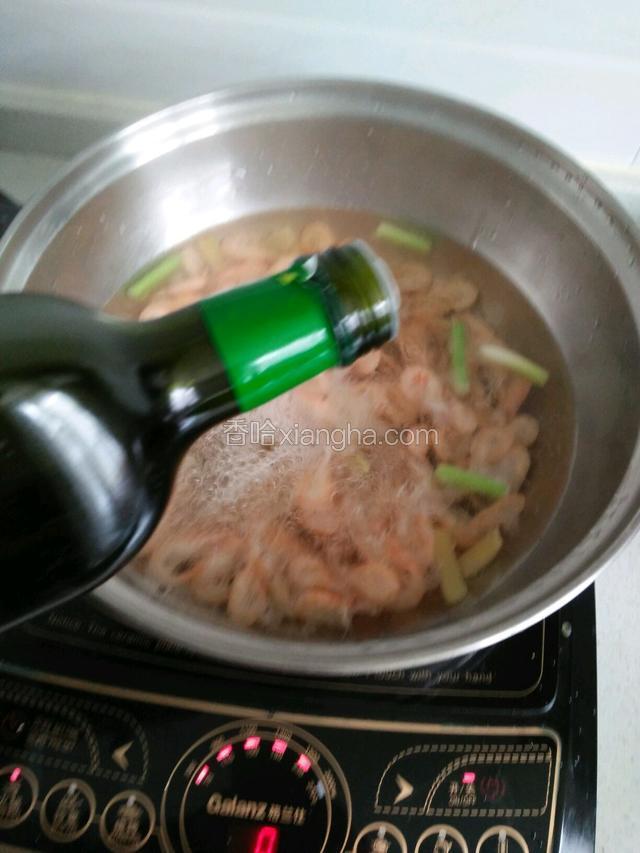 倒入一滴油，装盘撒入葱花就好了