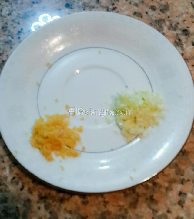 葱姜切细细的末，这一步别偷懒，一定细细的