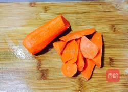 胡萝卜玉米栗子脊骨汤的做法图解2