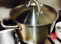 胡萝卜玉米栗子脊骨汤的做法图解5