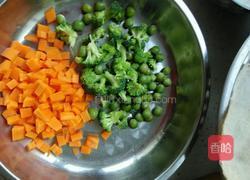 蔬菜玉米麦片粥的做法图解1