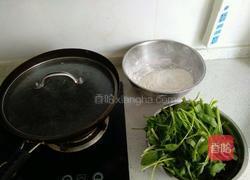 菠菜海鲜面的做法图解1