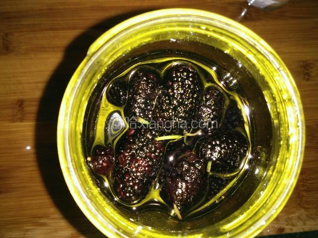 水没过桑椹果肉