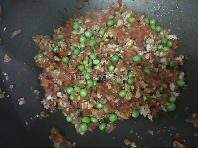 倒肉末一起翻炒