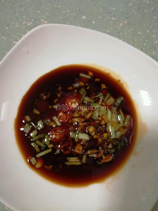 姜末，辣椒，香菜，生抽，麻油一起拌匀用来点汤渣吃的酱油～