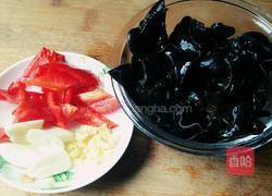辣炒木耳莴笋的做法图解2