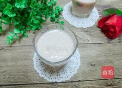 草莓香蕉奶昔的做法图解1