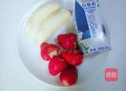 草莓香蕉奶昔的做法图解2