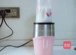 草莓香蕉奶昔的做法图解6