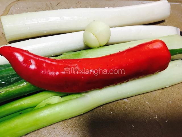 准备配菜。