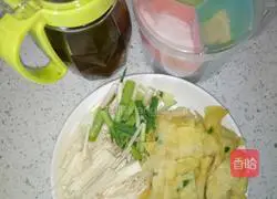 Illustration of how to make enoki mushroom scrambled egg pancake 3