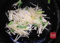 金针菇炒鸡蛋饼的做法图解4