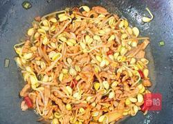 黄豆芽炒肉的做法图解12