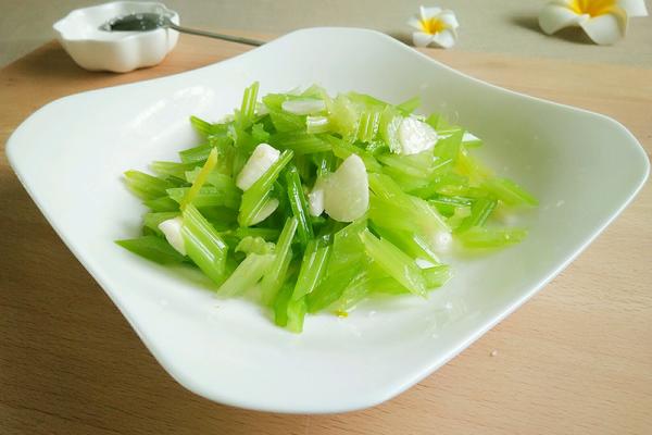 凉拌芹菜