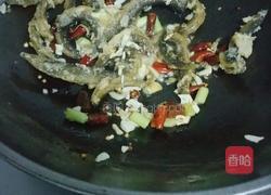 椒盐爆泥鳅的做法图解5