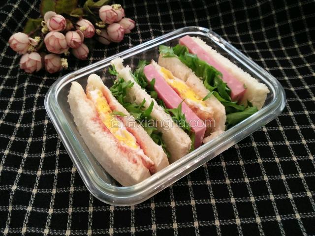 摆盘，美味的三明治就做好了
