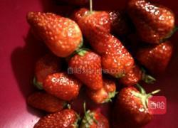 草莓饮品的做法图解1