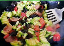 西葫芦腊肠小炒的做法图解8