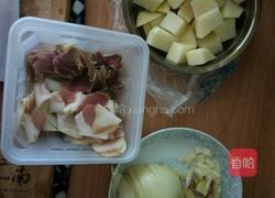 腊肉烧土豆的做法图解1