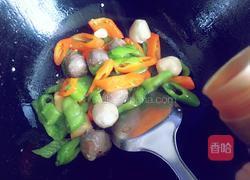 香菇辣椒烧丸子的做法图解8