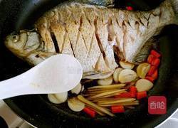 红烧鳊鱼的做法图解8