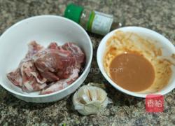 孜然烤排骨的做法图解1