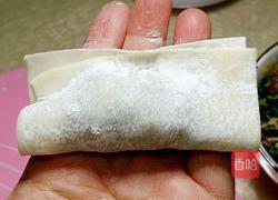 元宝馄饨~青菜鲜肉虾粒馅的做法图解5
