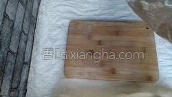 锡箔纸巧去土豆皮的做法图解1