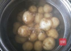 孜然黑胡椒迷你小土豆的做法图解1