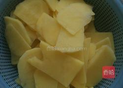 辣白菜炒五花肉土豆片的做法图解2