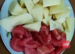 牛腩焖土豆西红柿的做法图解1