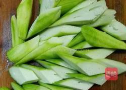 丝瓜油面筋的做法图解1