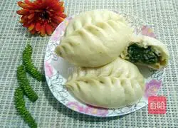 Illustration of how to make walnut pork buns 7